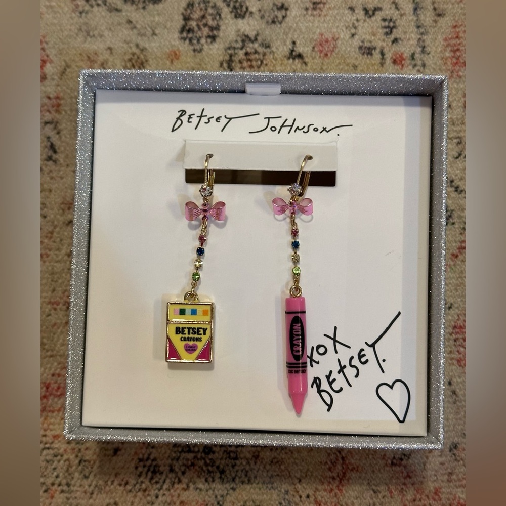 Betsey Johnson Gold Tone Mismatch Crayon
Box & Pink Crayon Drop Earrings